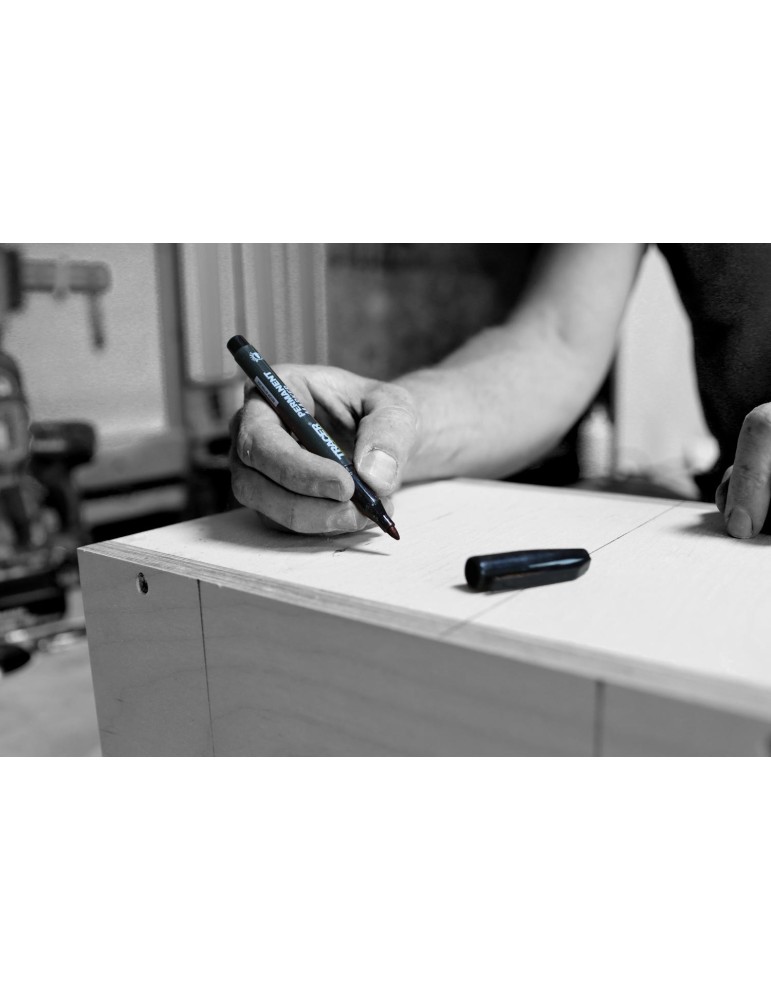 Zestaw 4szt. markerów 2 czarne, niebieski i czerwony TRACER APMK1