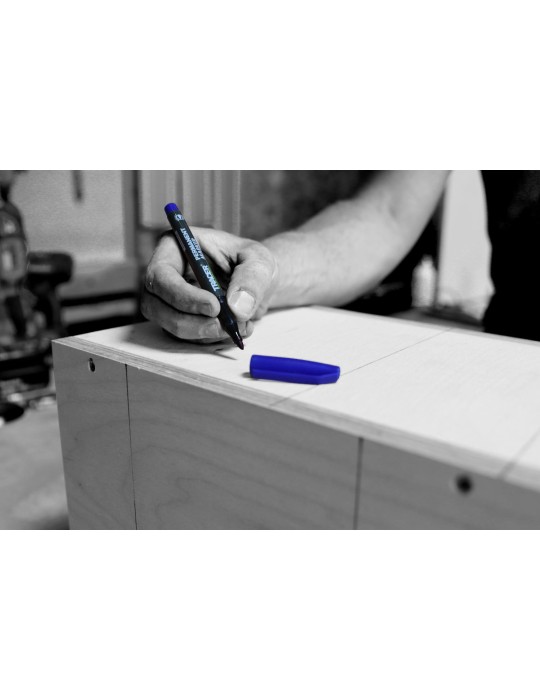 Zestaw 4szt. markerów 2 czarne, niebieski i czerwony TRACER APMK1